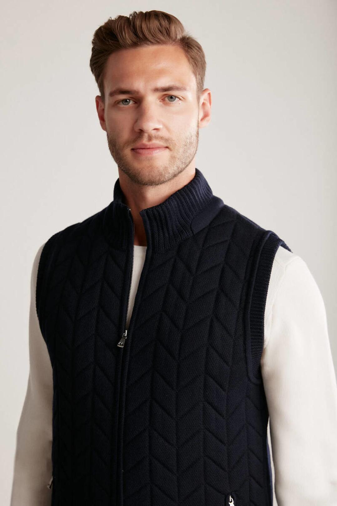 Ofis ve günlük hayatta kullanılabilecek erkek yelekler 2