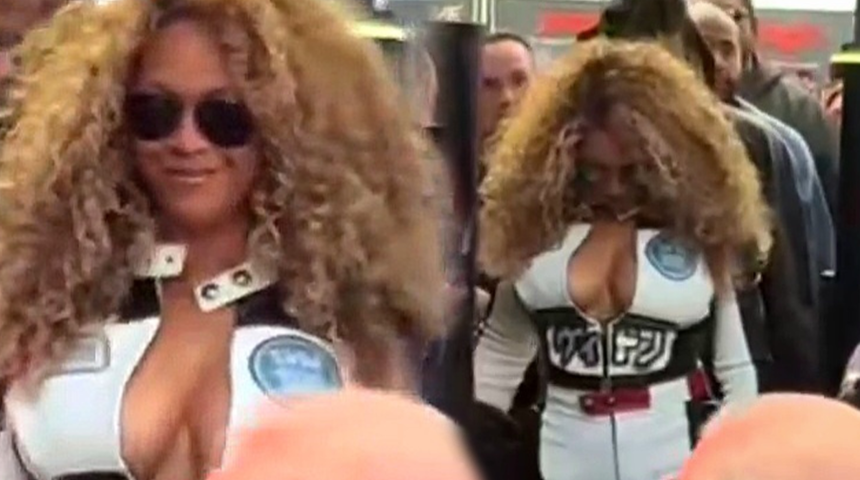 Beyonce, Las Vegas GP&rsquo;de b&uuml;y&uuml;ledi! Kıvrımlarını cesur tulumla sergiledi