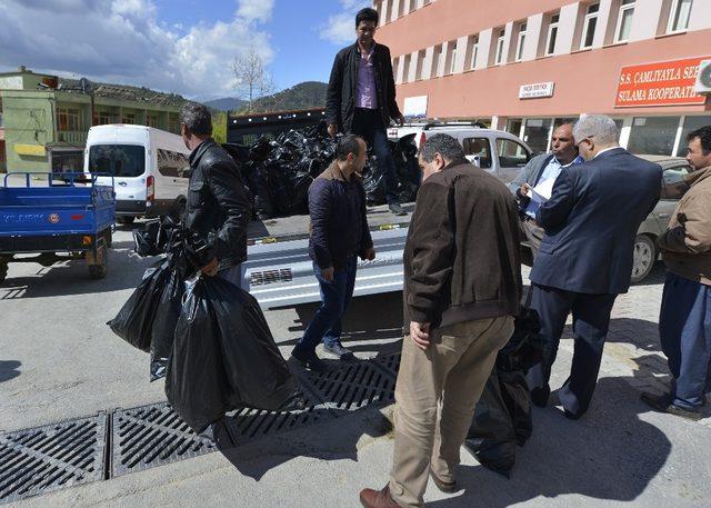 Mersin’de üreticiye 5 bin 200 adet aşılı asma fidanı dağıtıldı