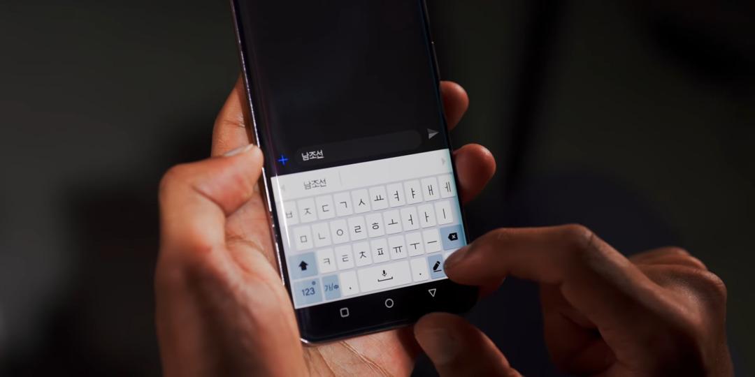 Ünlü YouTuber ortaya çıkardı: İşte Kuzey Kore nin akıllı telefonları 2