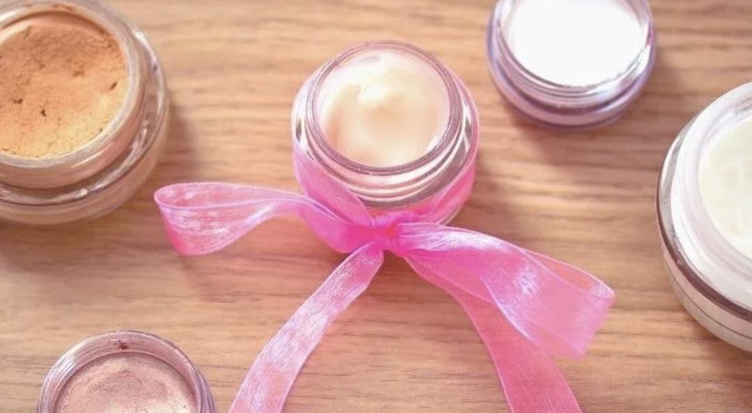 Makyaj &ccedil;antandan asla ayırmaman gereken &uuml;r&uuml;nler hangileri? 1