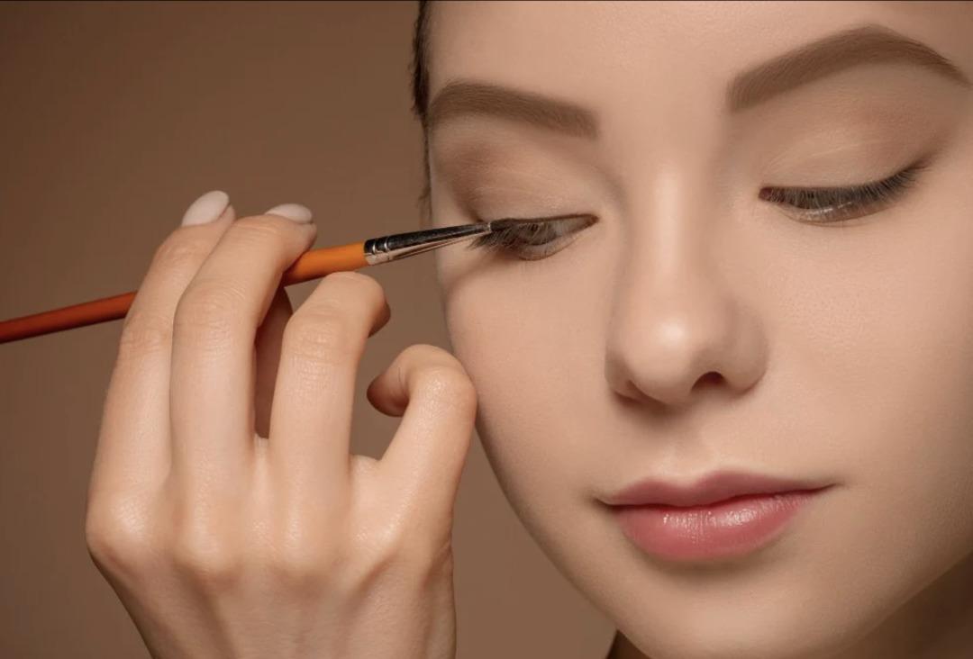 Makyaj &ccedil;antandan asla ayırmaman gereken &uuml;r&uuml;nler hangileri? 5