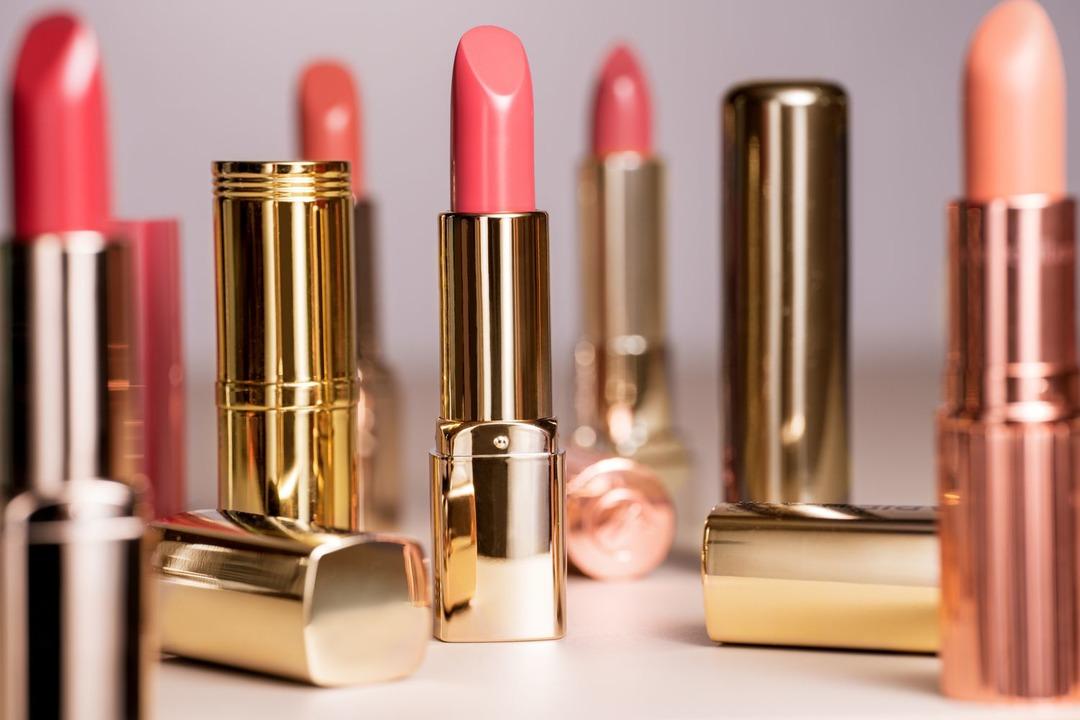 Makyaj &ccedil;antandan asla ayırmaman gereken &uuml;r&uuml;nler hangileri? 6