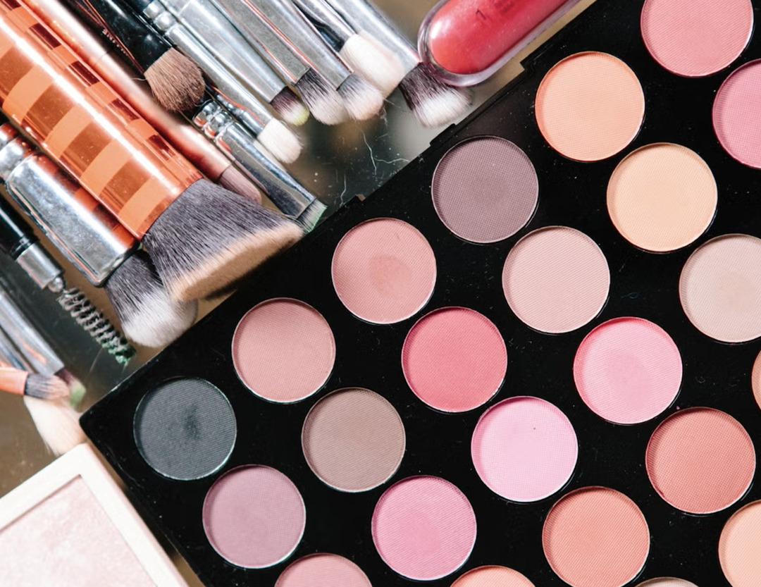 Makyaj &ccedil;antandan asla ayırmaman gereken &uuml;r&uuml;nler hangileri? 7