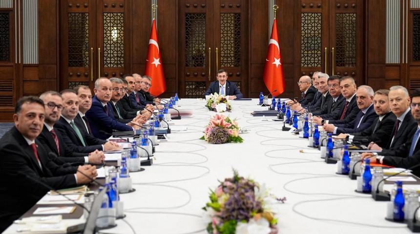 Bakan Işıkhan: "Sürdürülebilir büyümeyi hedefleyen ekonomi programımızı kararlılıkla uygulamaya devam edeceğiz"