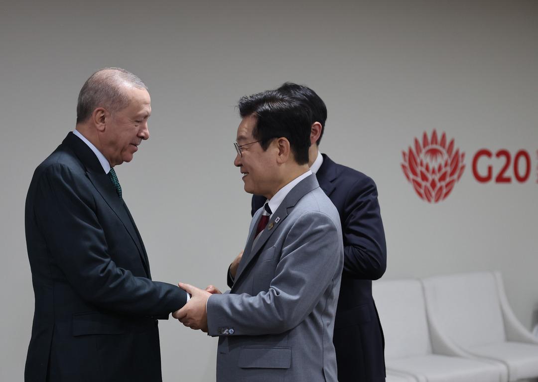 Cumhurbaşkanı Erdoğan, Güney Kore Devlet Başkanı Lee yi resmi törenle karşıladı 1