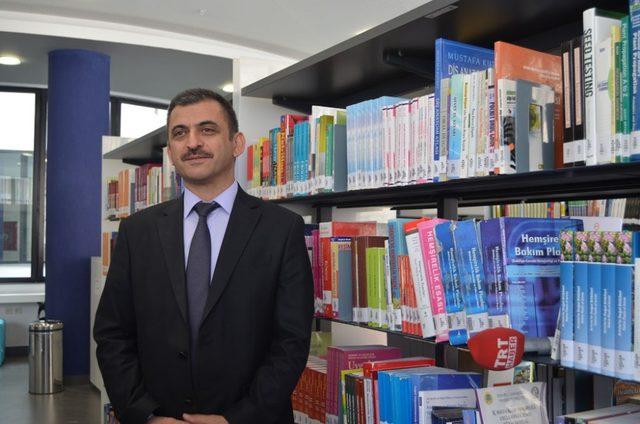 Artvin’in ’kitap’ görünümlü kütüphanesi hizmete açıldı