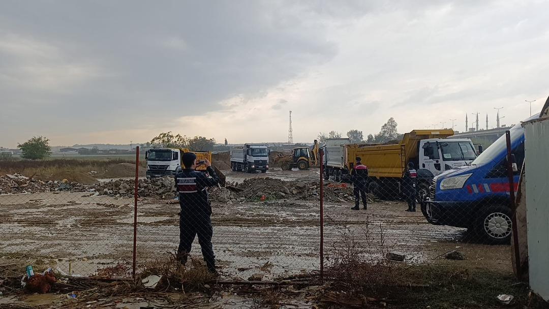 Yer: Manavgat! İnşaat i&ccedil;in plajlardan 50 kamyon kum &ccedil;alanlar yakalandı 5