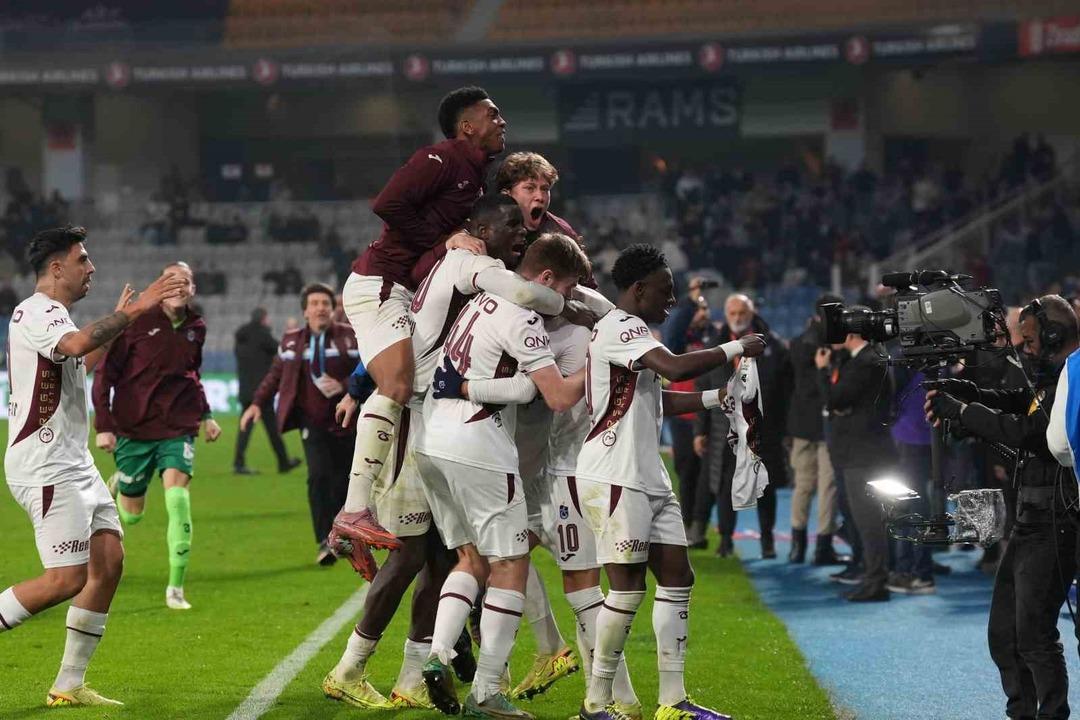 İstanbul da gol d&uuml;ellosu! 7 goll&uuml; ma&ccedil;ta Trabzonspor, 100 &uuml;nc&uuml; dakikada 4-3 kazandı! 1