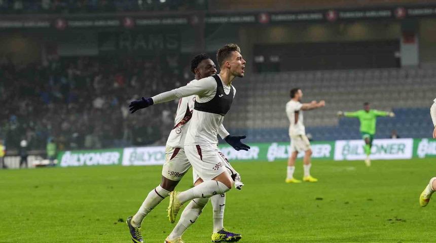 İstanbul'da gol d&uuml;ellosu! 7 goll&uuml; ma&ccedil;ta Trabzonspor, 100'&uuml;nc&uuml; dakikada 4-3 kazandı!