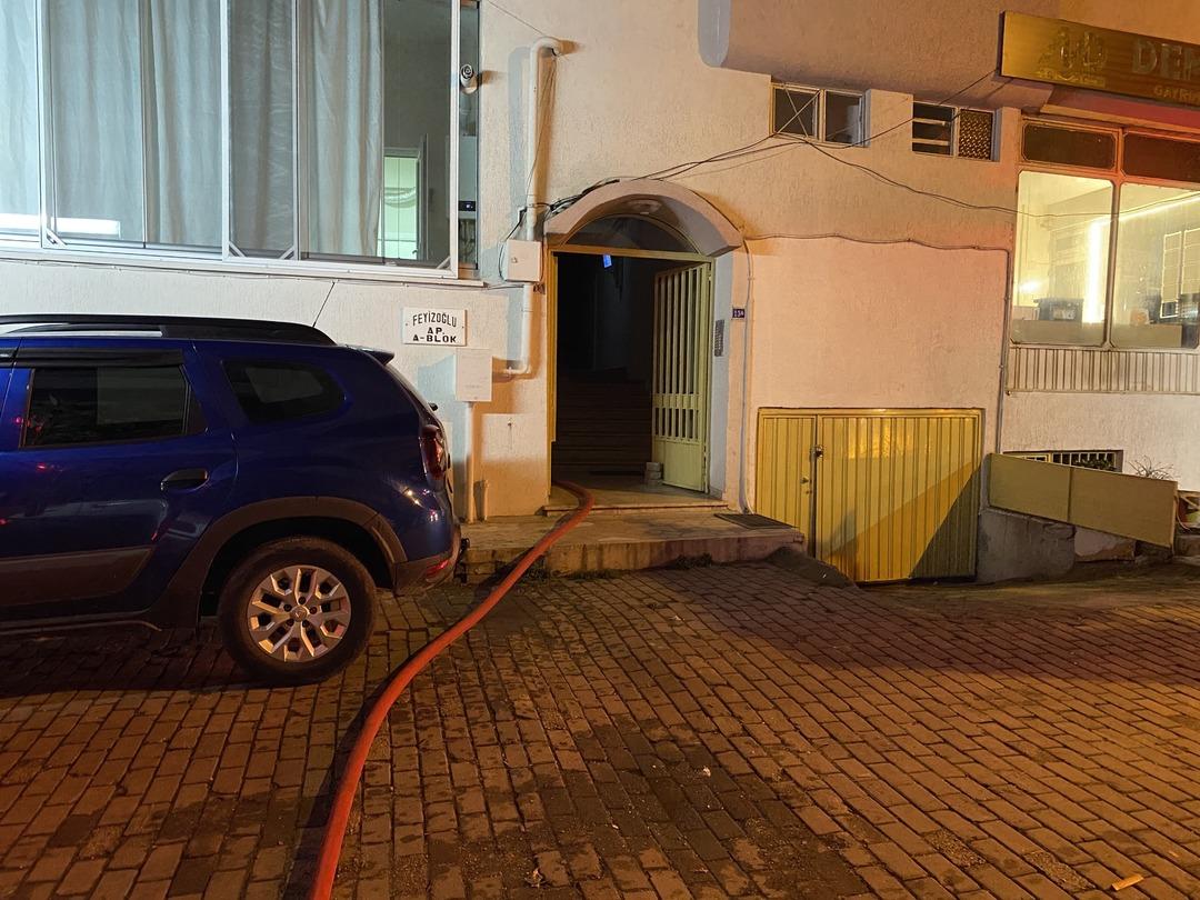 Bursa da ş&uuml;pheli yangın kabusu b&uuml;y&uuml;yor: Aynı apartmanda 6. yangın! 1