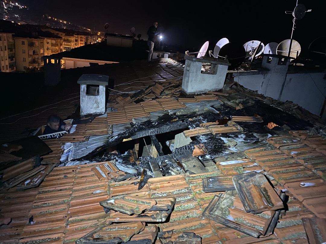 Aynı apartmanda 6. yangın! Bina sakinleri ş&uuml;phelerinin doğru &ccedil;ıkmasından korkuyor 6