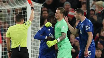 Everton’da skandal olay: Gueye takım arkadaşına tokat attı, kırmızı kart görüp oyundan atıldı!