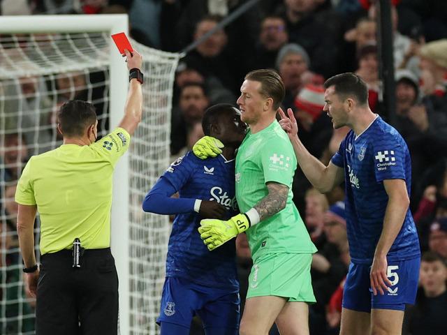 Everton’da skandal olay: Gueye takım arkadaşına tokat attı, kırmızı kart görüp oyundan atıldı!