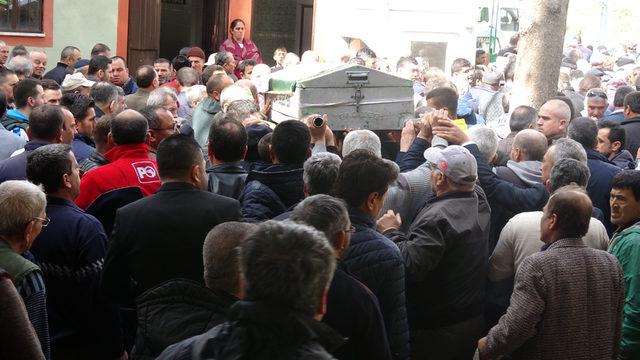 Adliyede kalp krizinden ölen o baba toprağa verildi