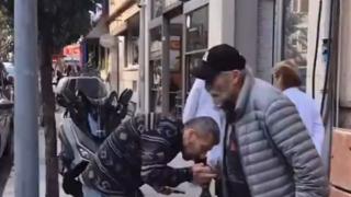 Haluk Bilginer hayranı elini öpmek isteyince engel olup uyardı