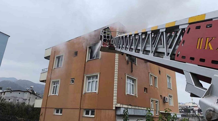 D&ouml;rtyol&rsquo;da ev yangını