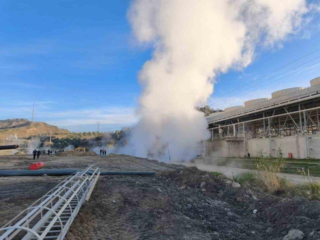 Aydın&rsquo;da jeotermal iletim hattı patladı 2