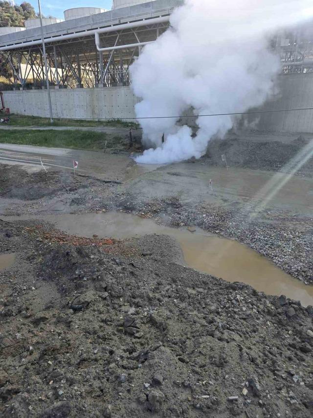 Aydın&rsquo;da jeotermal iletim hattı patladı 4