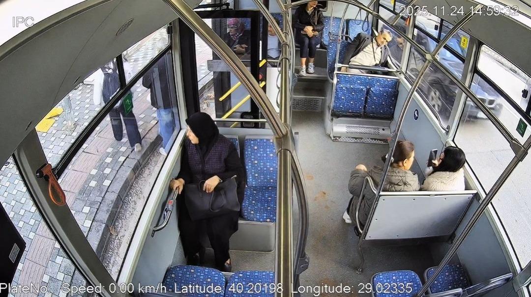 Otobüste fenalaşan adam için zamanla yarış... Yolcularla birlikte acile böyle gitti 3