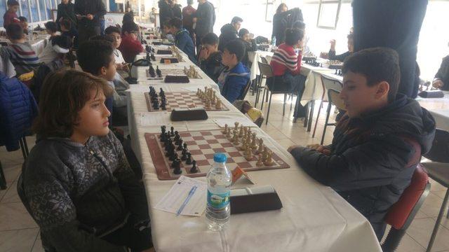 Satranç turnuvasına Çamlıca Okulları damgası