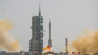 Çin'in ‘Uzun Yürüyüş-2F’ roketi uzaya gönderildi