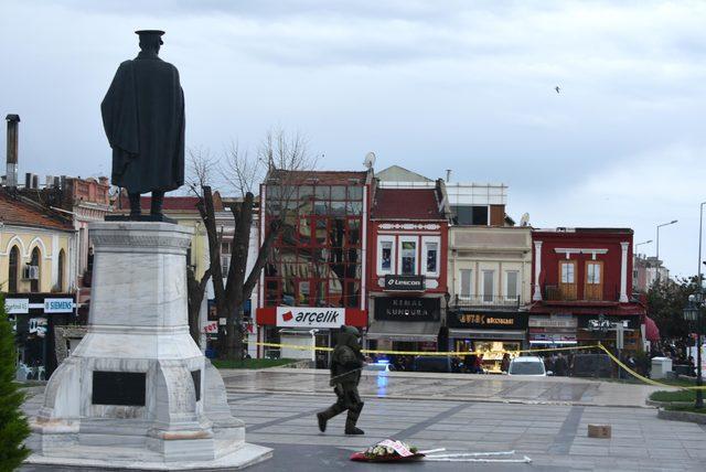 Atatürk Anıtı önüne bırakılan şüpheli kutu boş çıktı