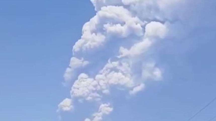 Yanardağ 12 bin yıllık uykusundan uyandı! Her yer kül oldu