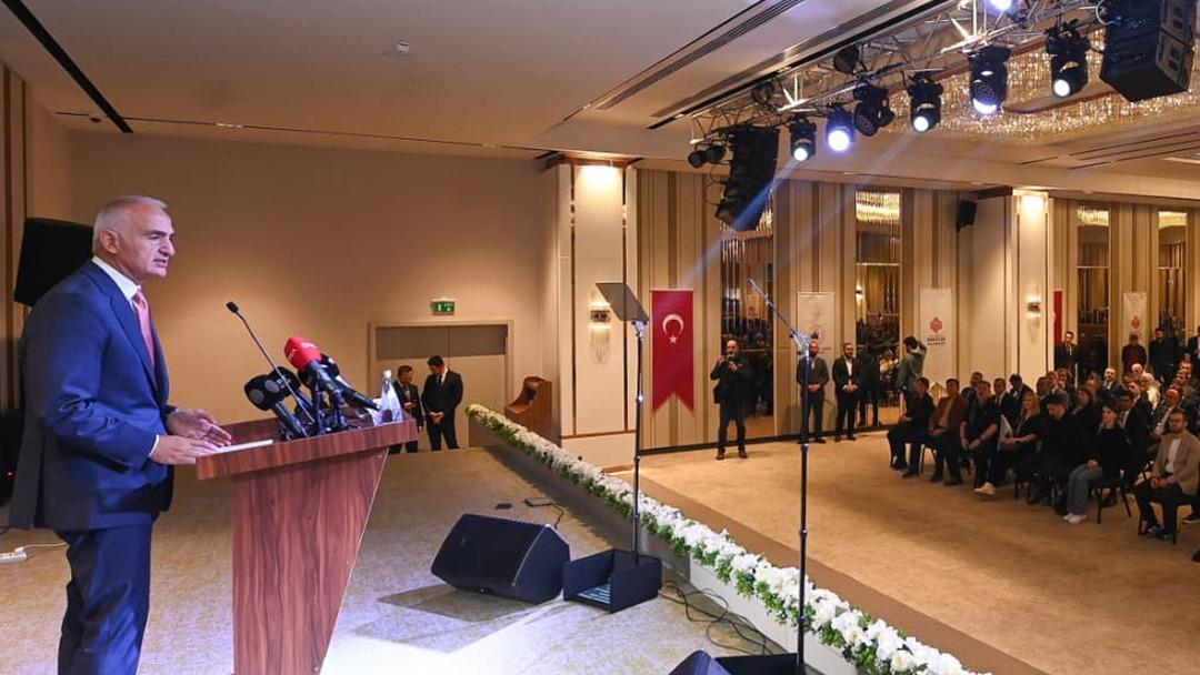 Bakan Ersoy dan  Ayasofya  açıklaması: "Özgün yapı titizlikle korunuyor" 2