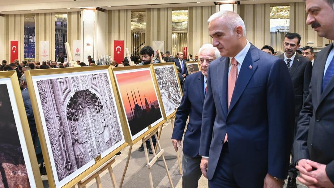 Bakan Ersoy dan  Ayasofya  açıklaması: "Özgün yapı titizlikle korunuyor" 3