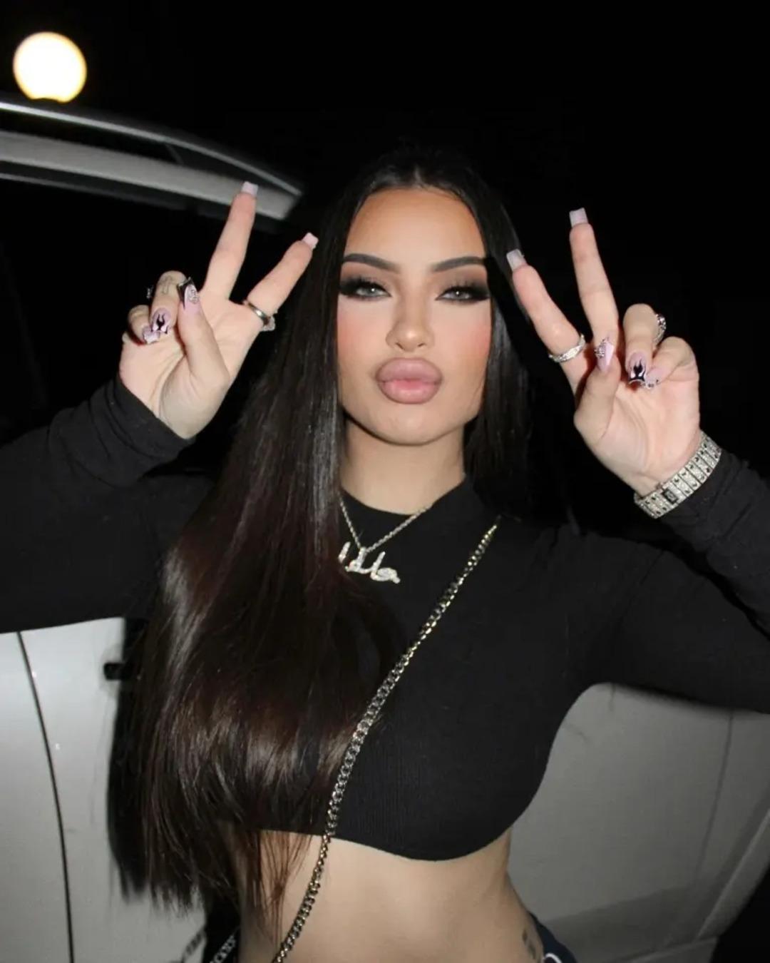 Genç şarkıcı infaz edildi! Arabasında kurşun yağdırdılar 2