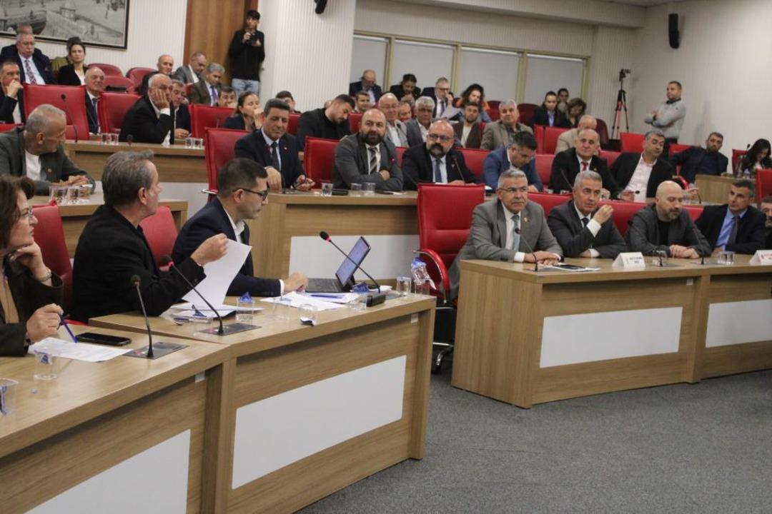 Özlem Çerçioğlu elini masaya vura vura konuştu: 100 bin TL maaşla nasıl bu kadar lüks yaşıyor 2