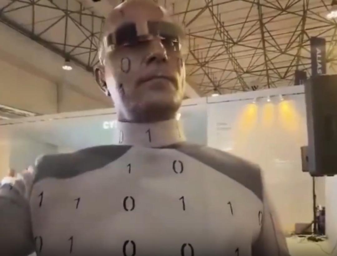  Herkes robot zannetti, gerçek insan çıktı 2