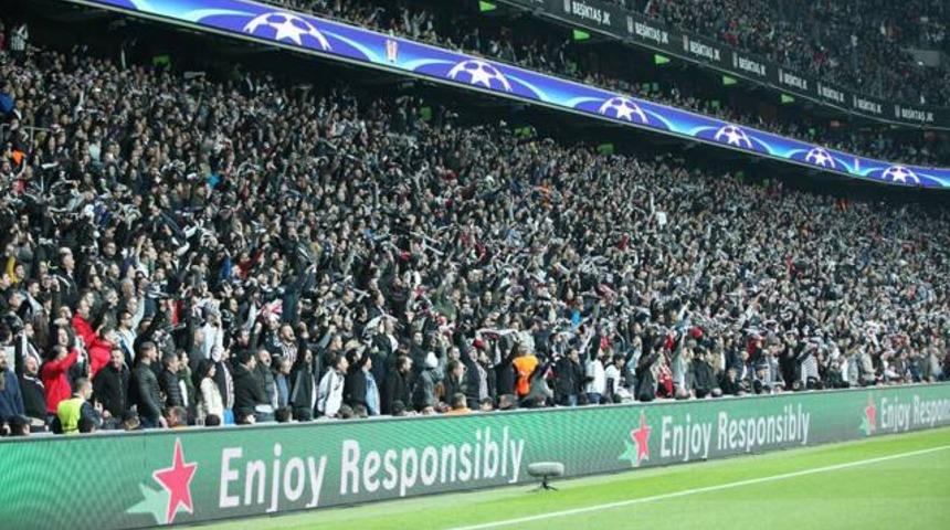 Bayernli futbolculardan Beşiktaş tribünlerine alkış