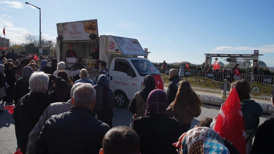 1 litresi bedava olunca izdiham çıktı, yerlerde süründü 2