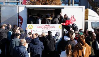 1 litresi bedava olunca izdiham çıktı