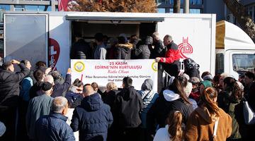 1 litresi bedava olunca izdiham çıktı, yerlerde süründü