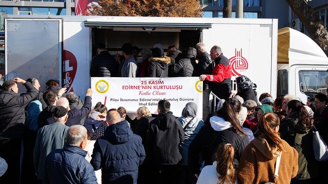 1 litresi bedava olunca izdiham çıktı, yerlerde süründü