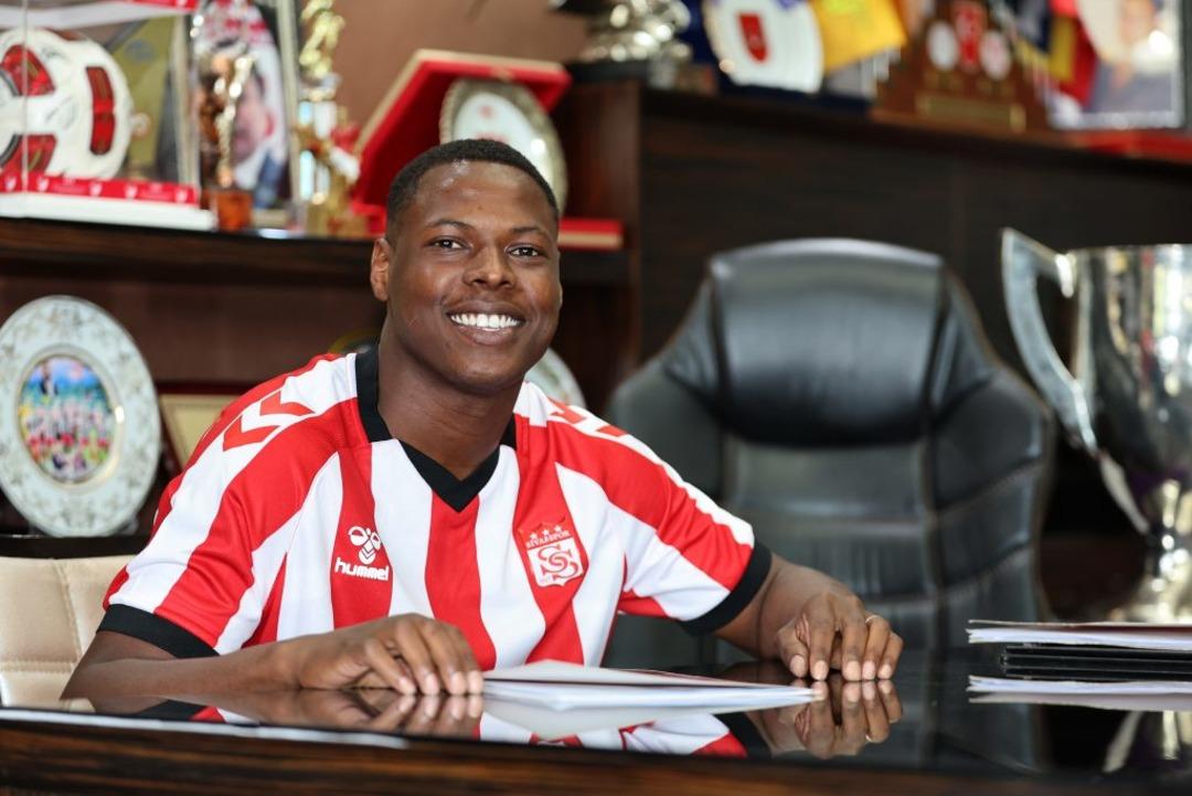 Sivasspor un golc&uuml;s&uuml; Luan Campos şehri terk etti!  2