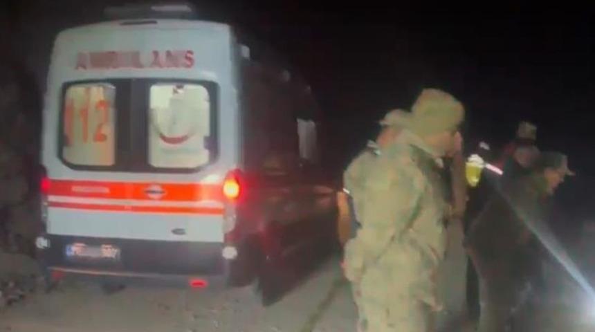  Ardahan'da kamyon devrildi! S&uuml;r&uuml;c&uuml; hayatını kaybetti