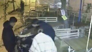 Kız kardeşinin kafasına silahı böyle dayadı! Pes dedirten gerekçe