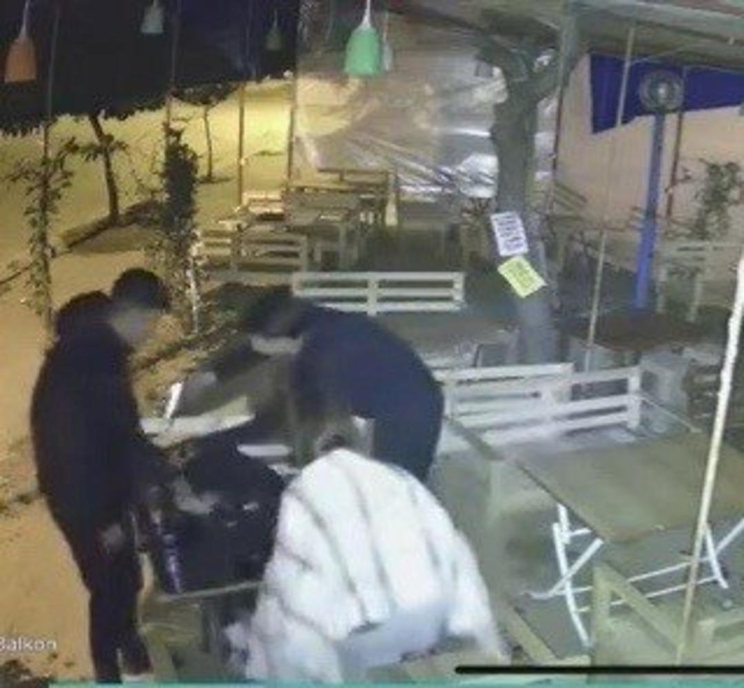 Kız kardeşinin kafasına silahı böyle dayadı! Pes dedirten gerekçe 1