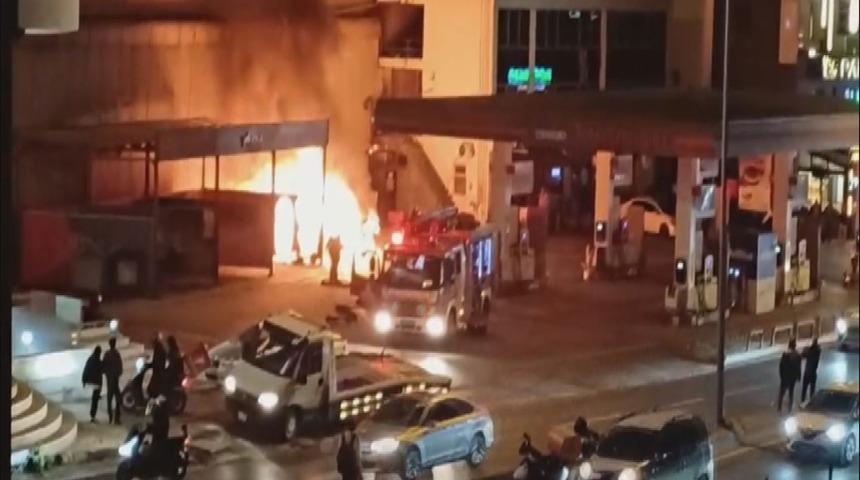 Esenyurt'ta akaryakıt istasyonundaki otomobilde &ccedil;ıkan yangını itfaiye s&ouml;nd&uuml;rd&uuml;