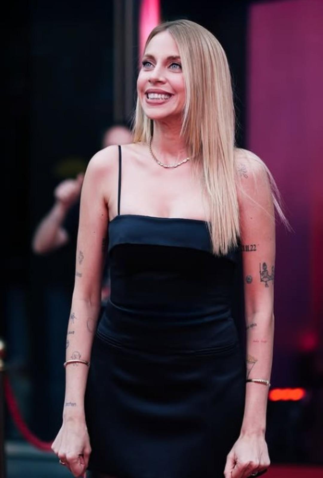 Uzak Şehir in Kaya sı Atakan Özkaya güzel oyuncuyla aşk yaşıyor dendi! Açıklama gecikmedi  2