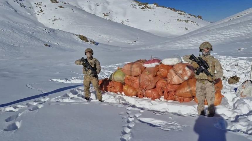 Hakkari ve Ağrı'da skunk ile sıvı metamfetamin ele ge&ccedil;irildi