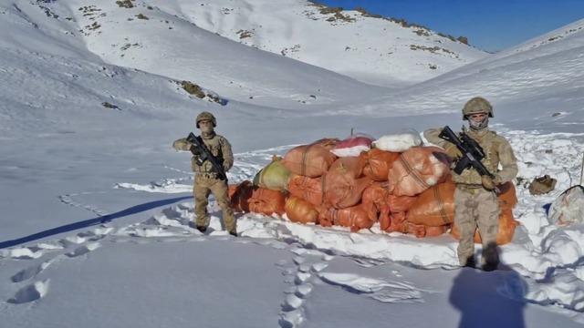 Hakkari ve Ağrı'da skunk ile sıvı metamfetamin ele geçirildi
