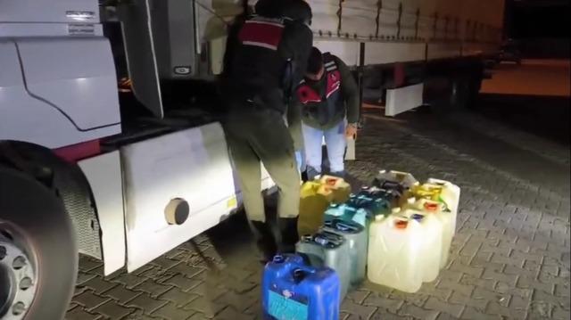 Hakkari ve Ağrı da skunk ile sıvı metamfetamin ele geçirildi 1