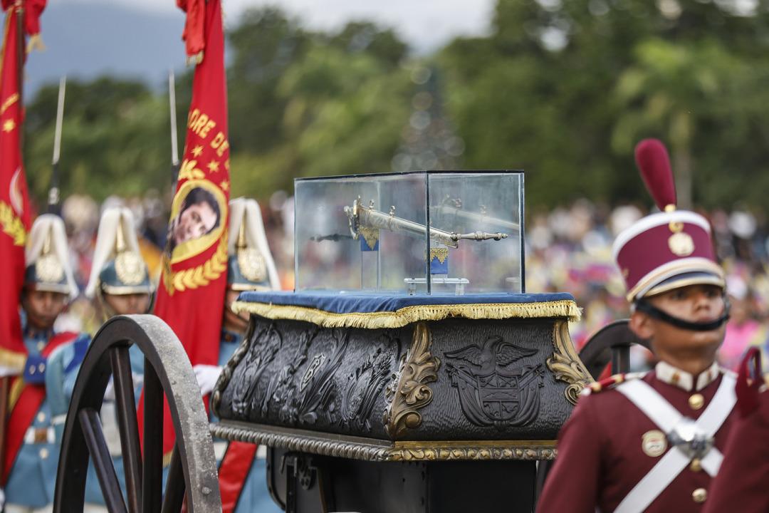 Maduro dan Trump a restin en büyüğü! Kılıcı çekip açıkladı: "4,5 milyon milis hazır" 9