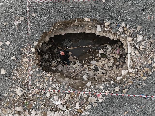 Binanın altında meğer tarih yatıyormuş! Depremle ortaya çıktı