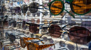 Gözlük devine grev şoku! 9 bin Fransız işçi daha yüksek ücret istiyor